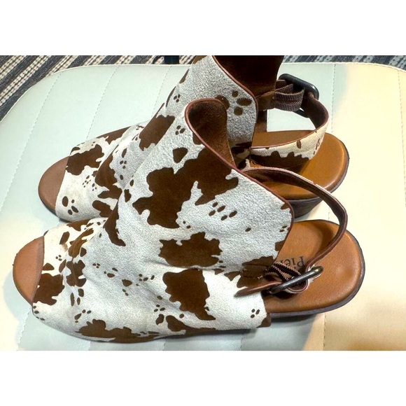 Pierre Dumas Cow Print High Heel Sandals Sz 9 Western Nashville Concert TX Rodeo - Picture 2 of 9